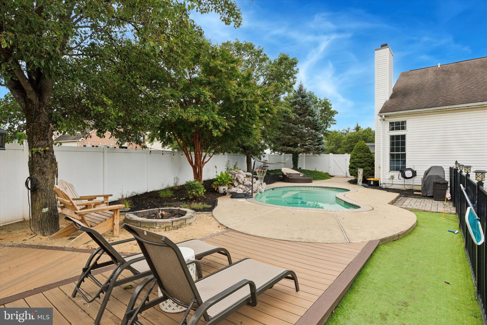 MAPLE KNOLL - Residential