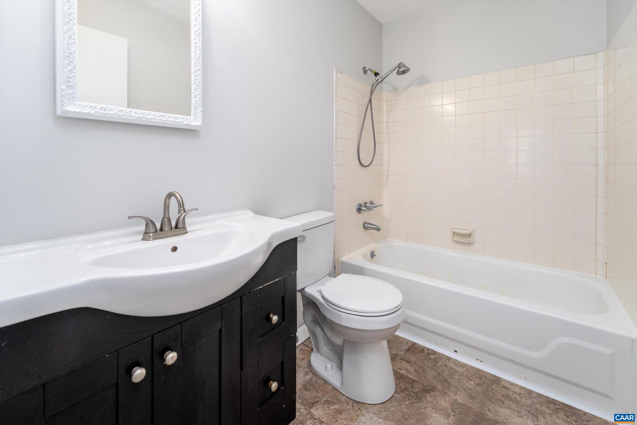 LAKE MONTICELLO - Residential