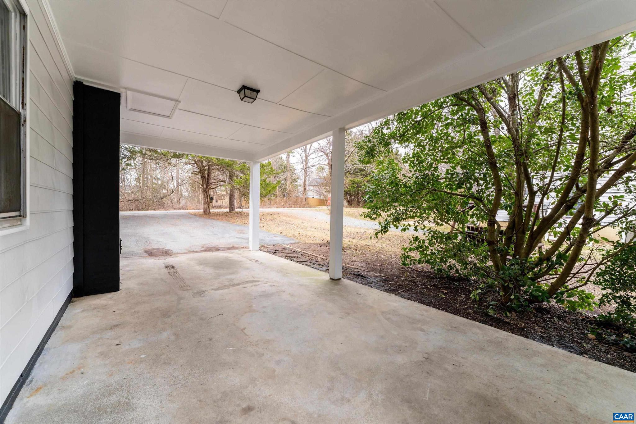 LAKE MONTICELLO - Residential