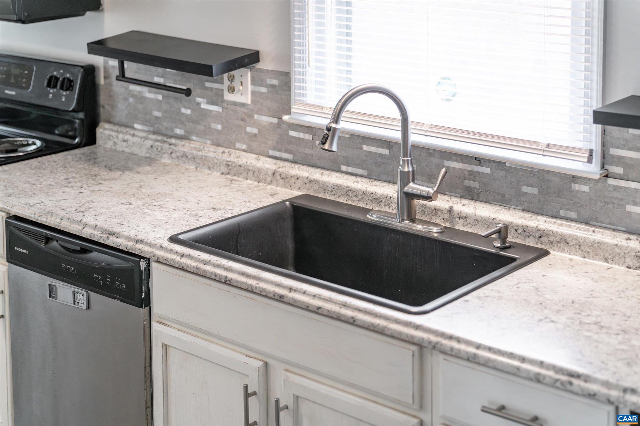 LAKE MONTICELLO - Residential