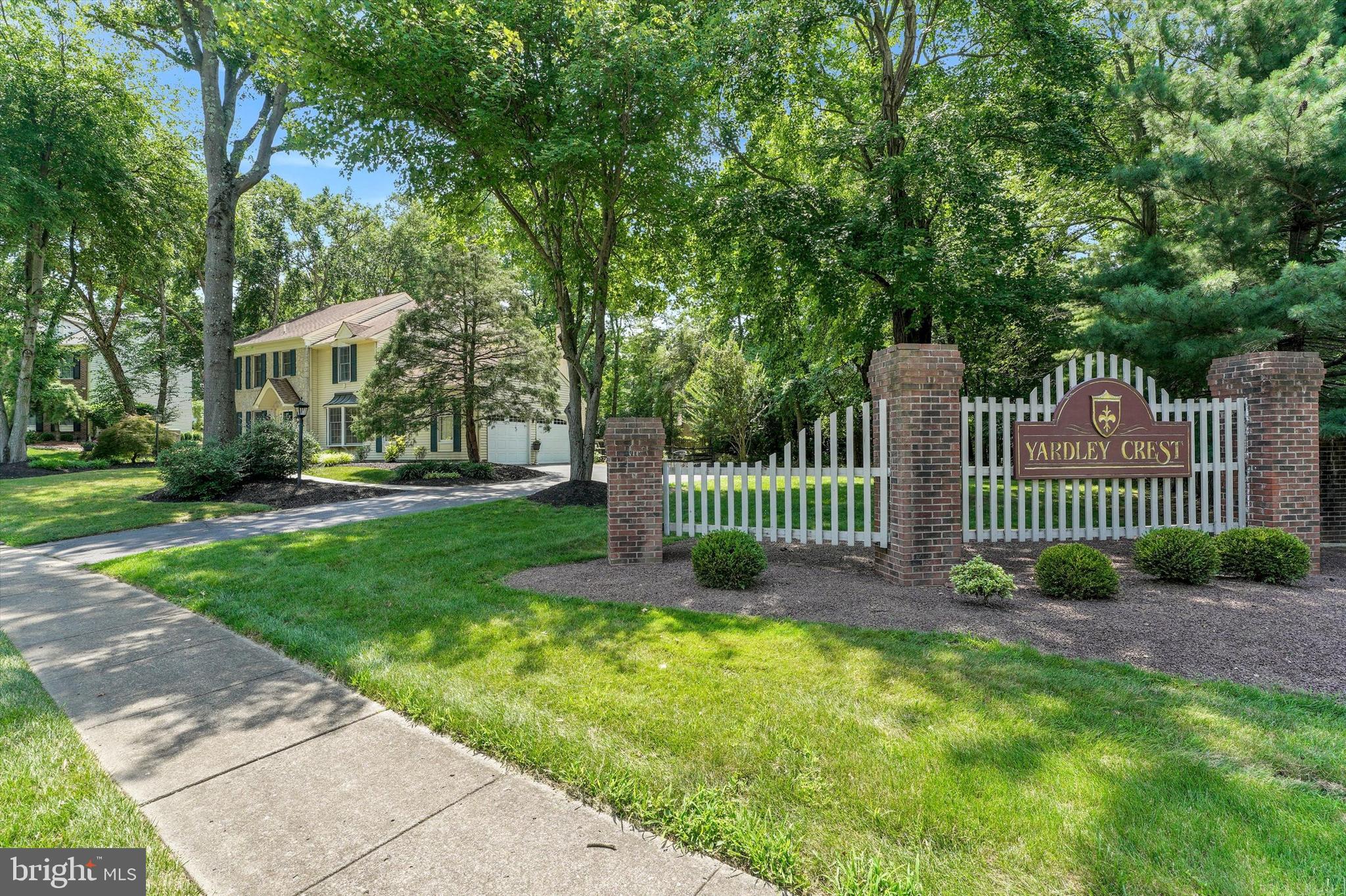 203 S ESTHER LANE