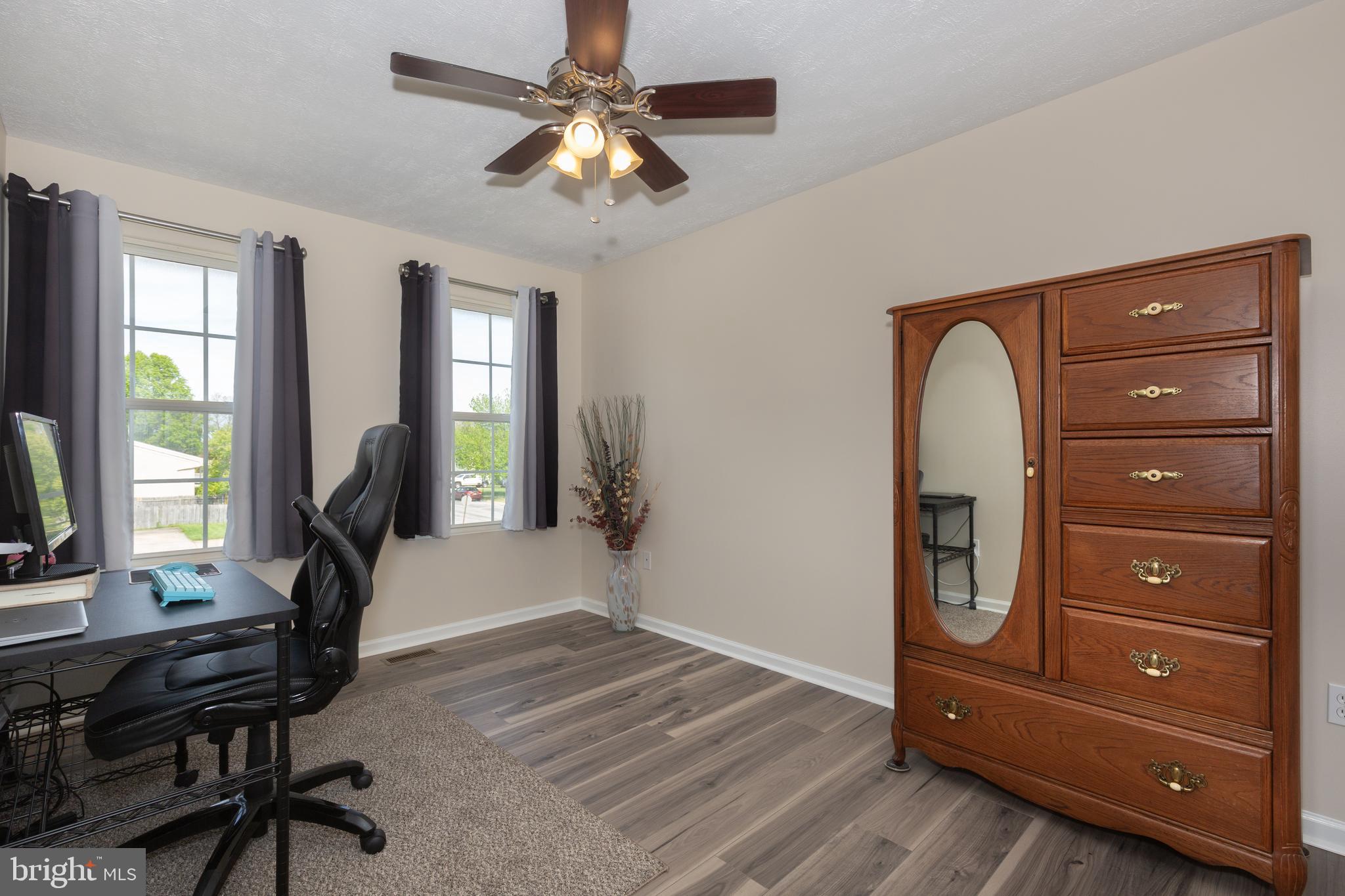 SARAHS CHOICE - Residential