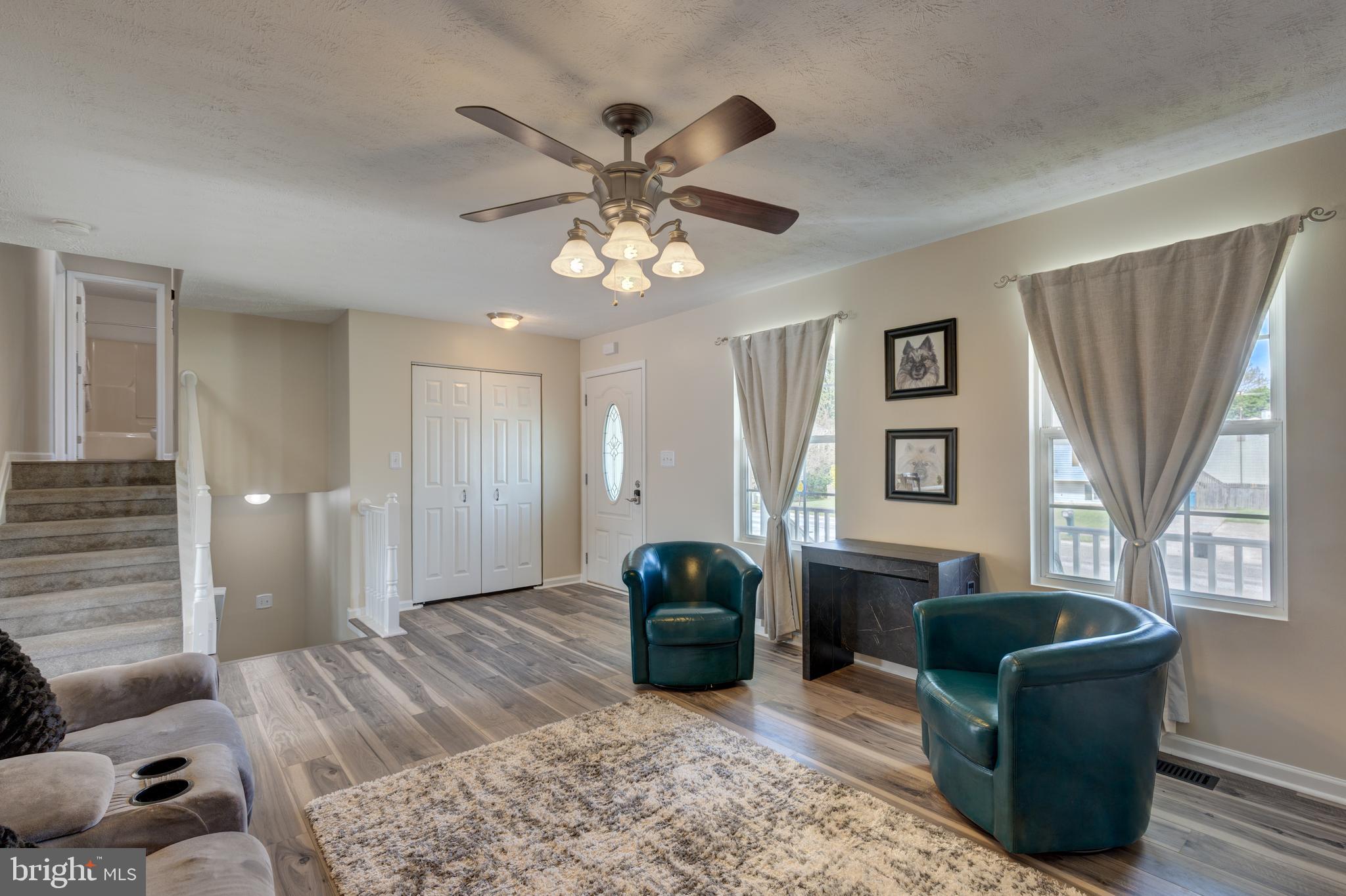 SARAHS CHOICE - Residential