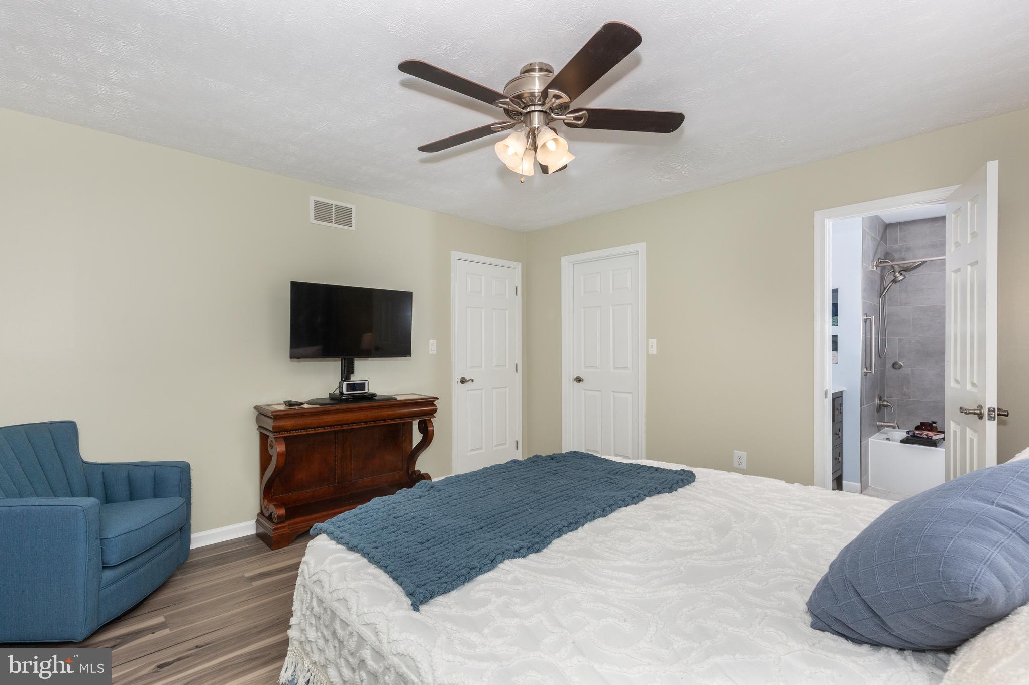 SARAHS CHOICE - Residential