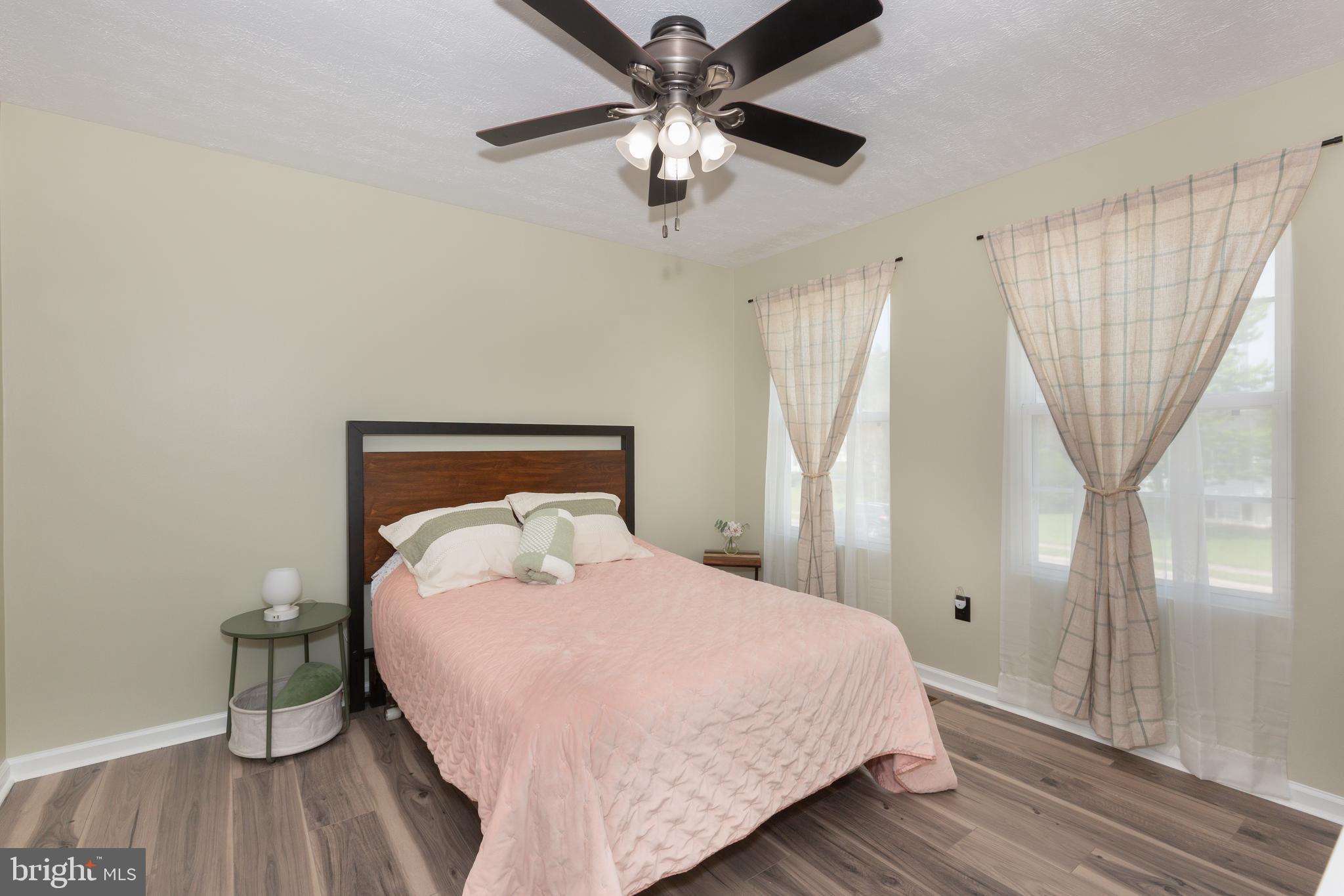 SARAHS CHOICE - Residential