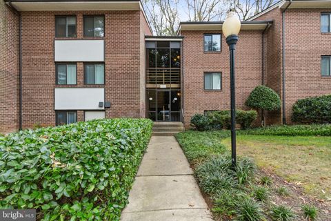 Photo of 1532 Northgate Square #1A, RESTON, VA 20190 (MLS # VAFX2269176)
