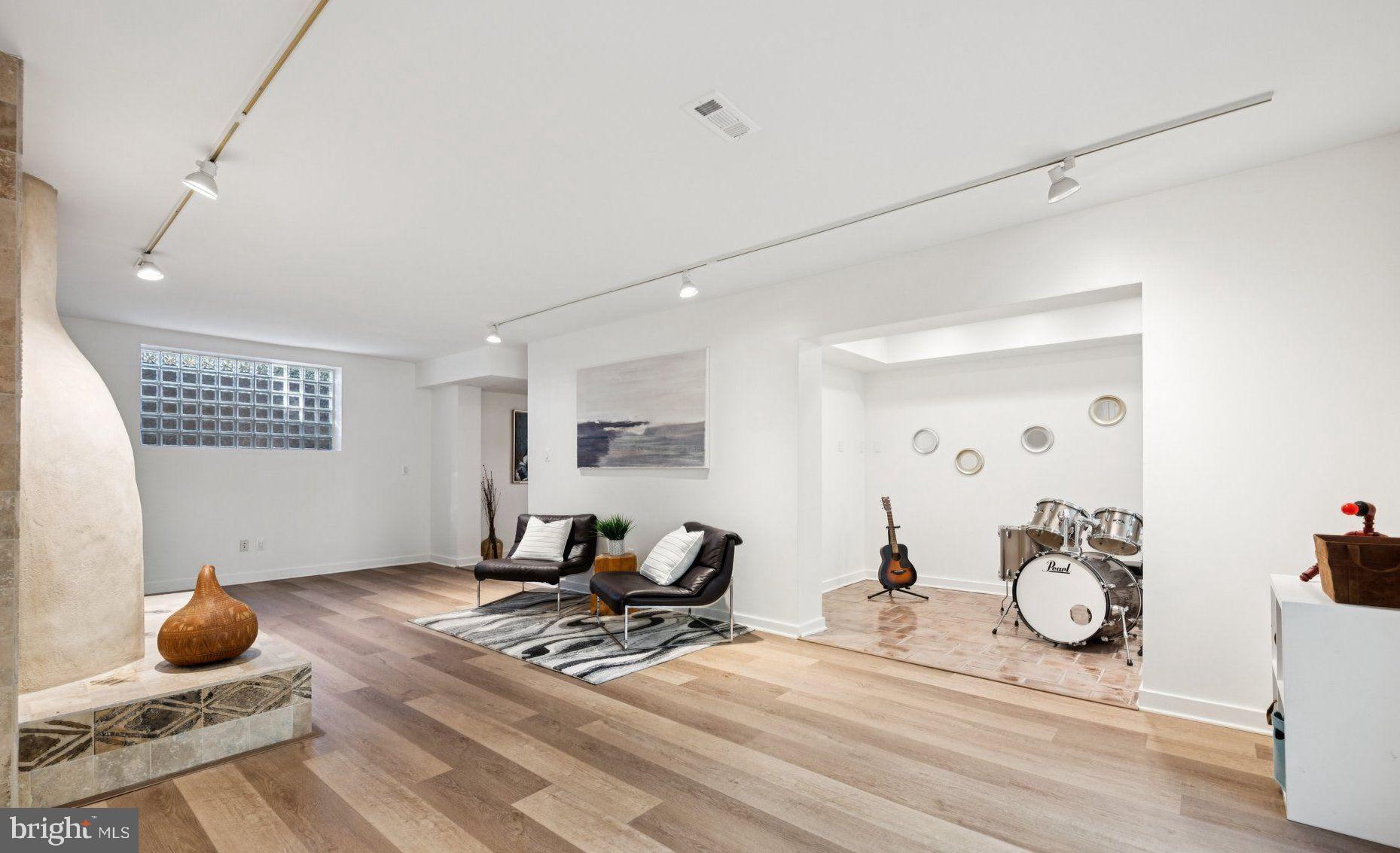 SPRING HILL - Residential Lease