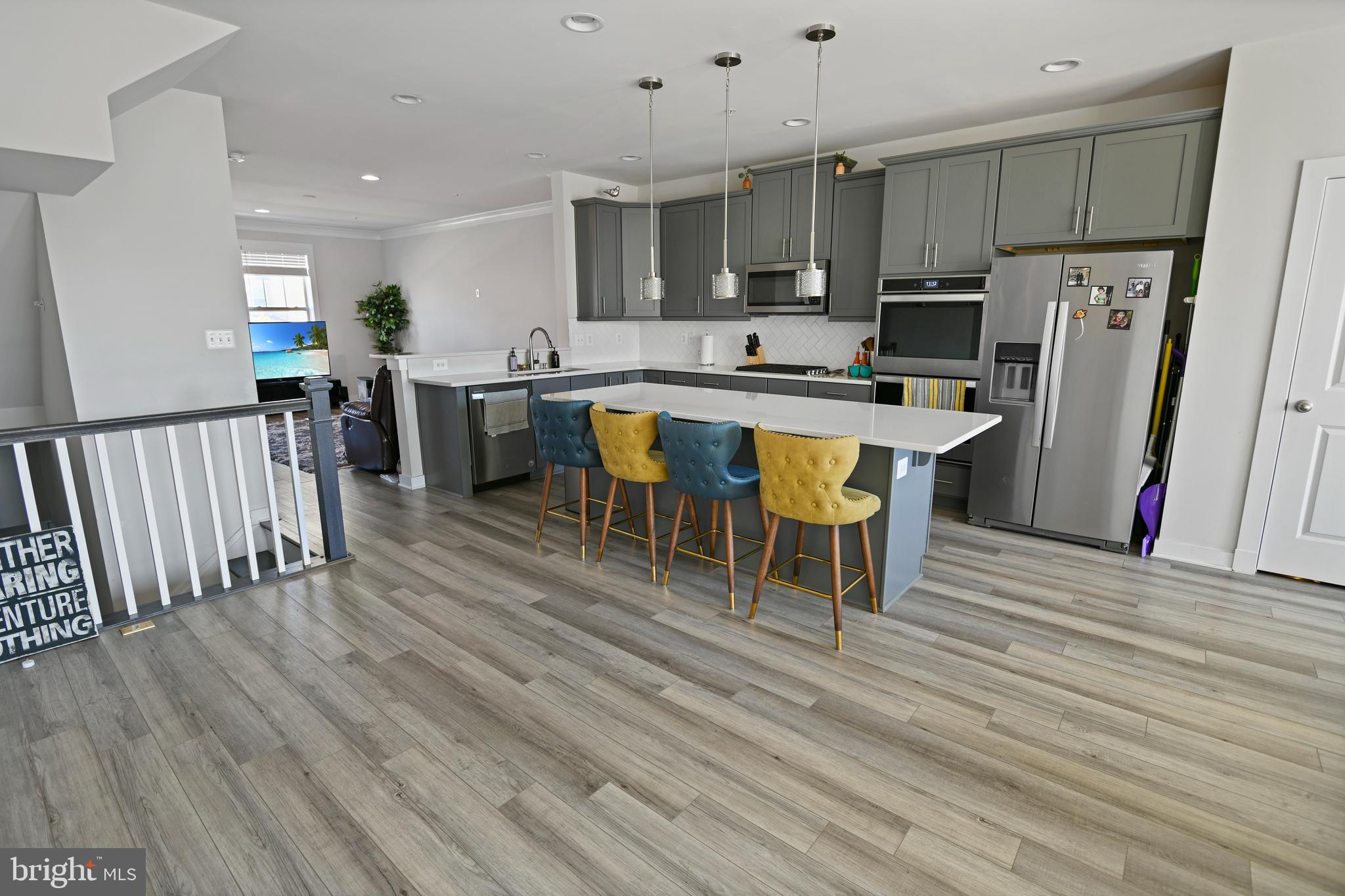 8910 SHADY PINES DRIVE