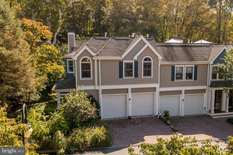 Photo of 18 Rock Creek Woods Dr, LAMBERTVILLE, NJ 08530 (MLS # NJHT2004290)