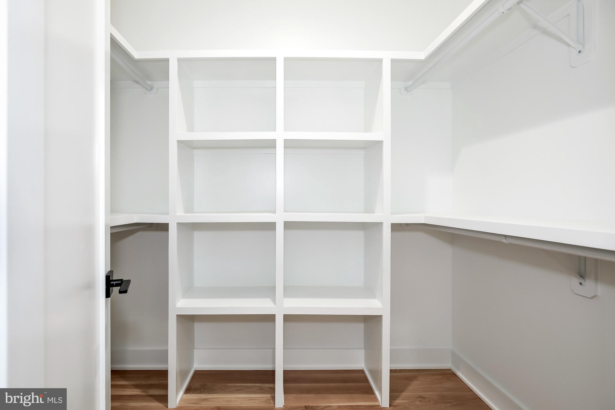 AYRLAWN - Residential