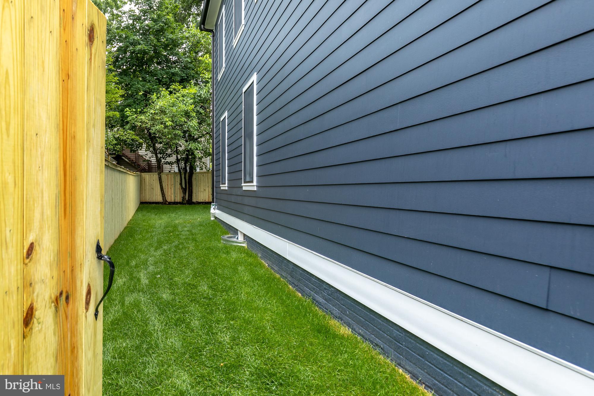 AYRLAWN - Residential