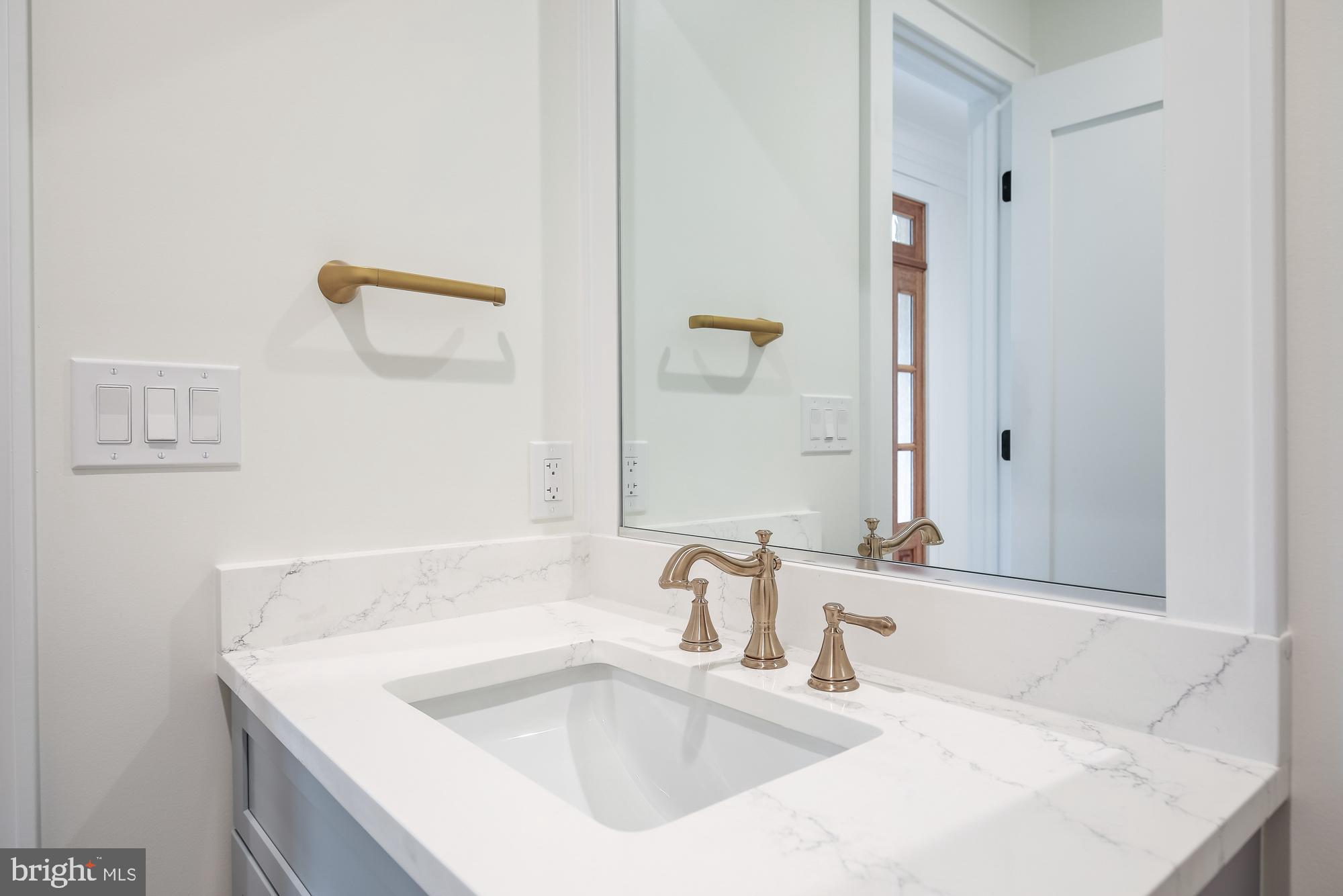 AYRLAWN - Residential