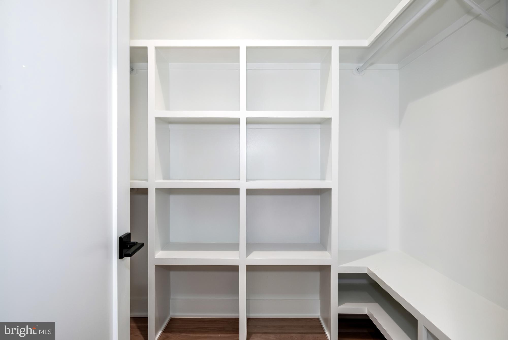 AYRLAWN - Residential