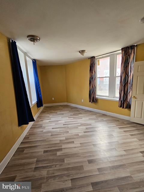 240 W GLENWOOD AVENUE 42 1ST FL