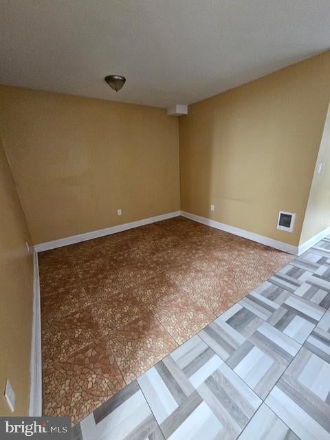240 W GLENWOOD AVENUE 42 1ST FL