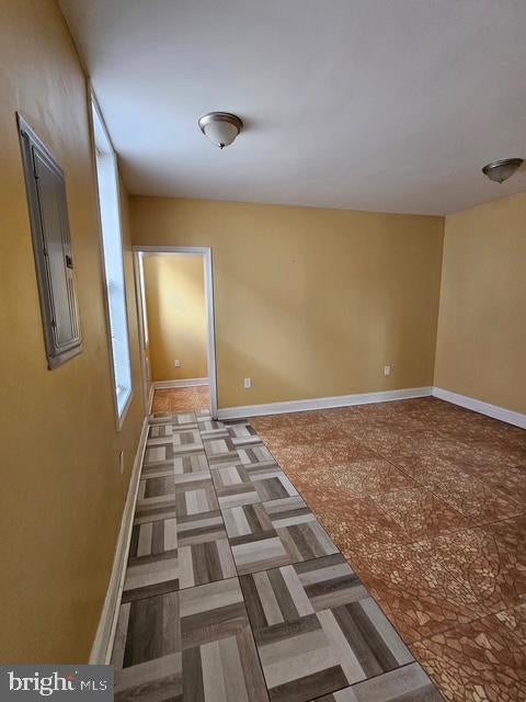 240 W GLENWOOD AVENUE 42 1ST FL