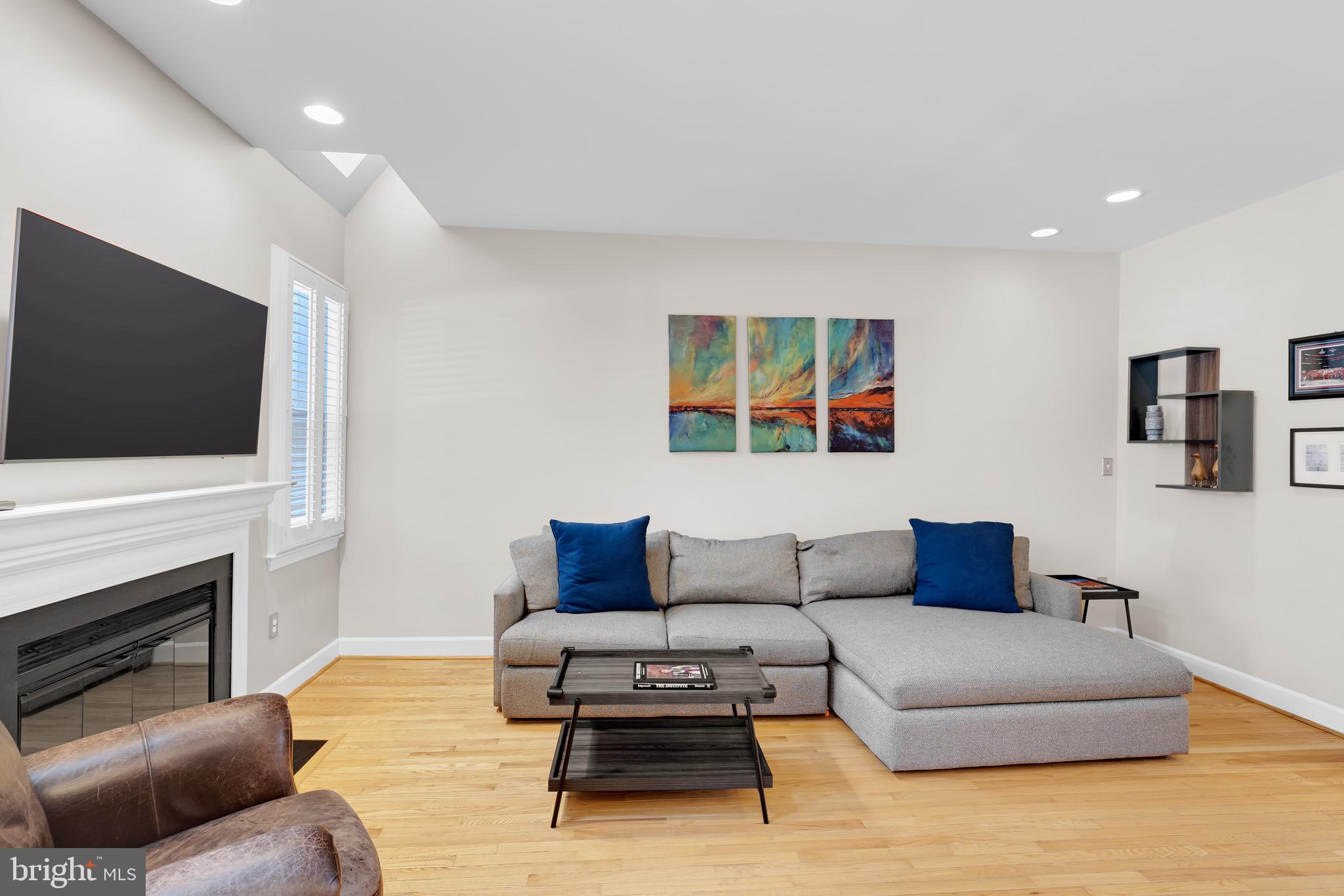 HAMPTONS OF MCLEAN - Residential