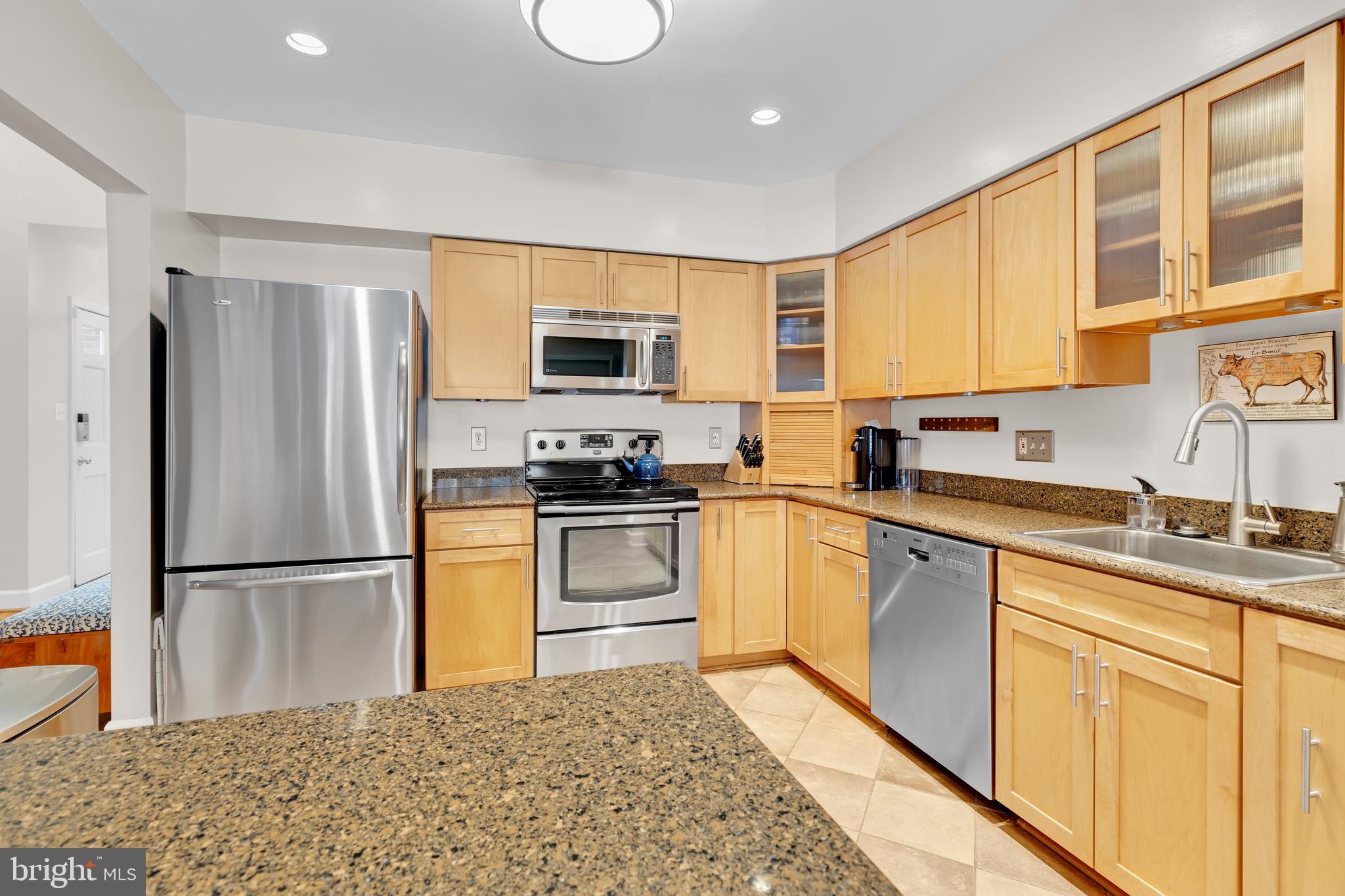 HAMPTONS OF MCLEAN - Residential