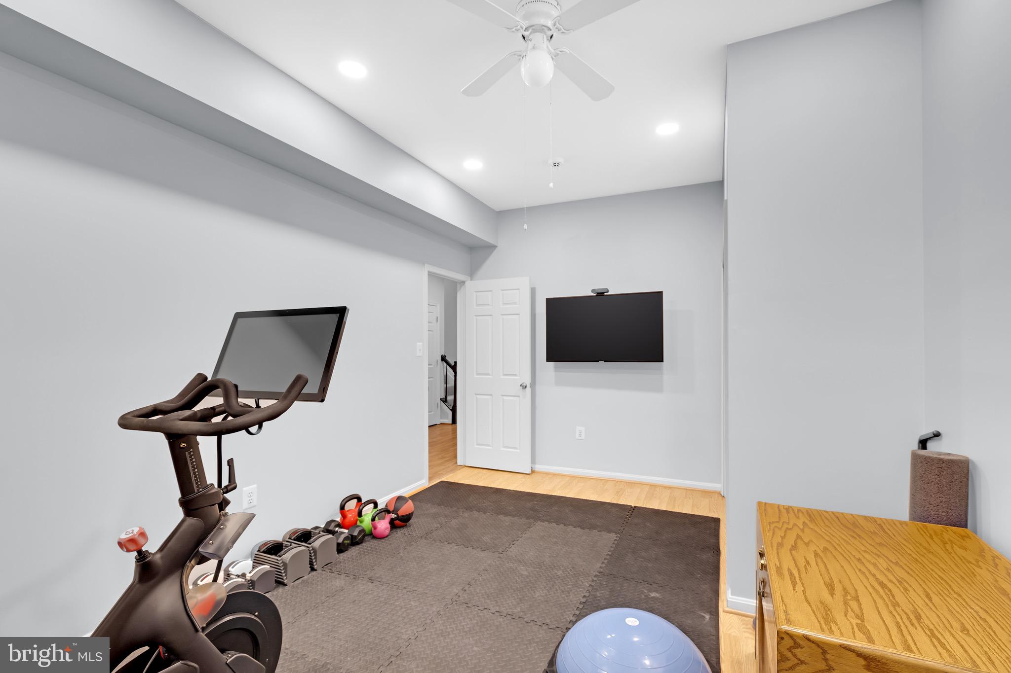 HAMPTONS OF MCLEAN - Residential