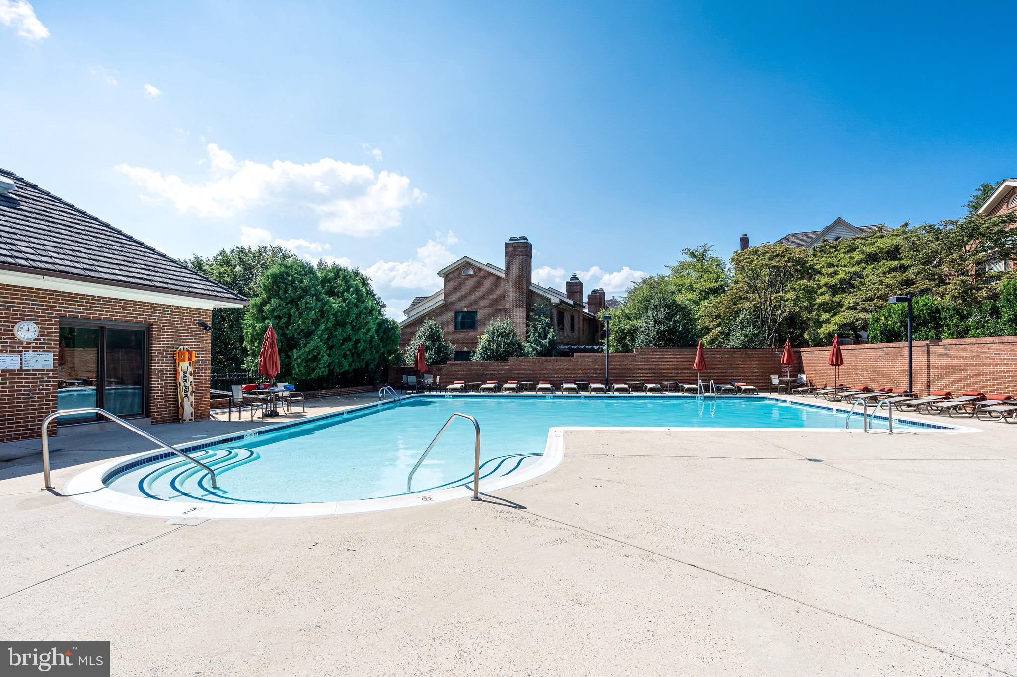 HAMPTONS OF MCLEAN - Residential