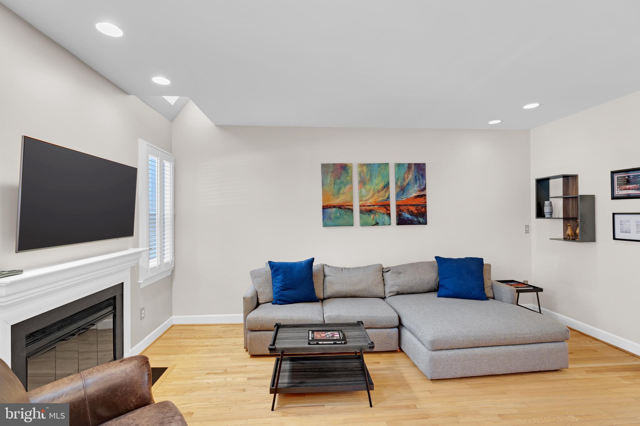 HAMPTONS OF MCLEAN - Residential