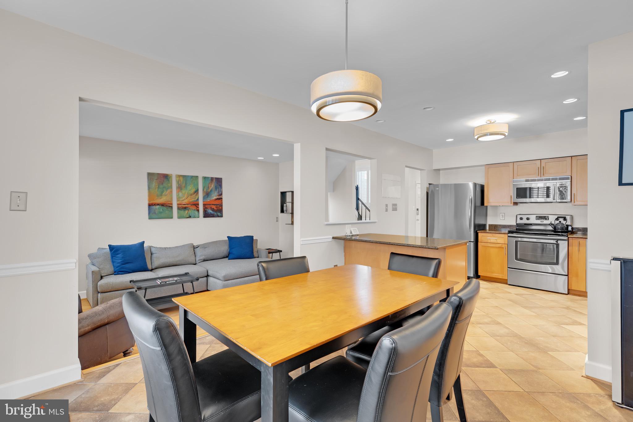 HAMPTONS OF MCLEAN - Residential