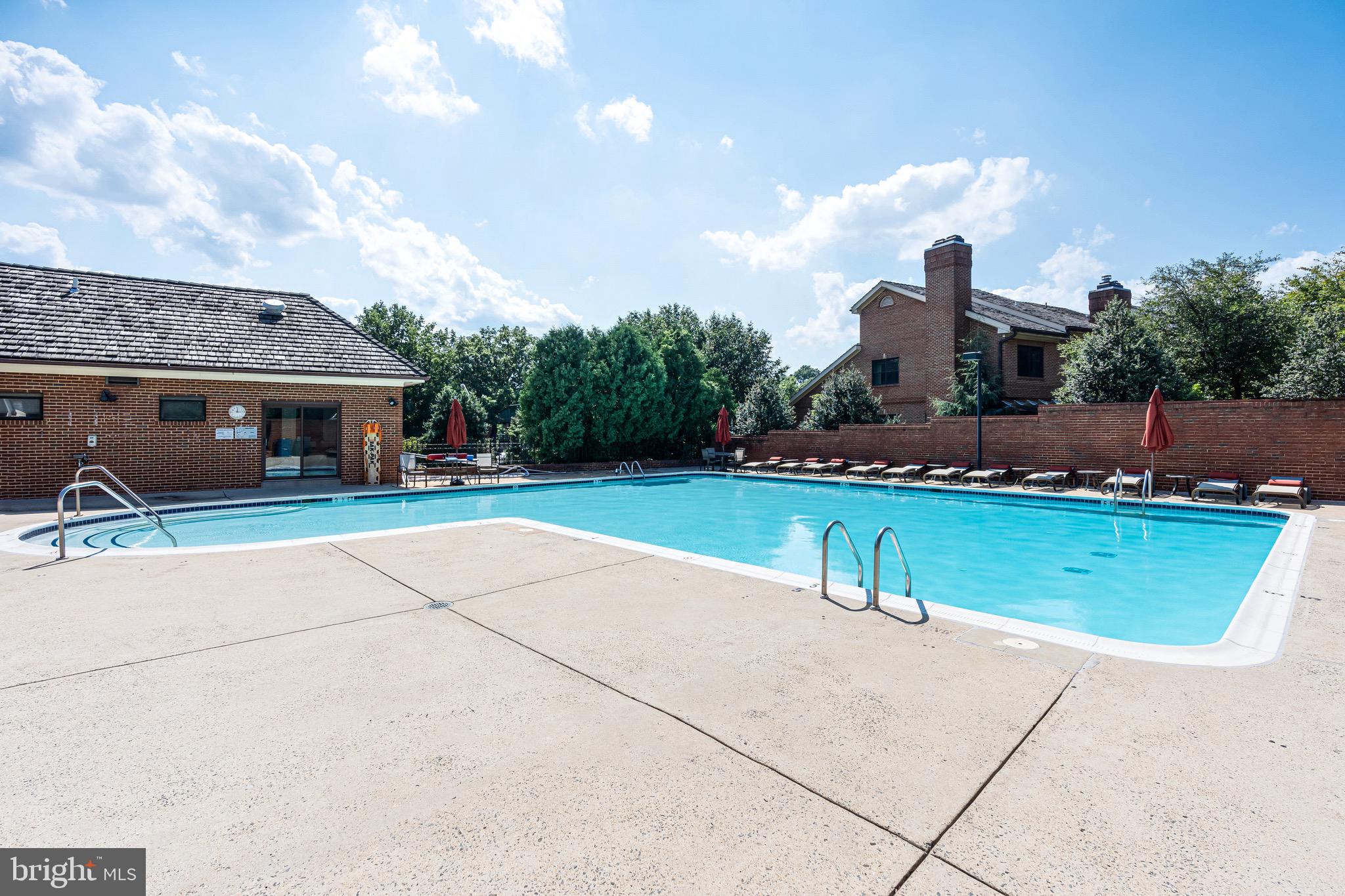 HAMPTONS OF MCLEAN - Residential