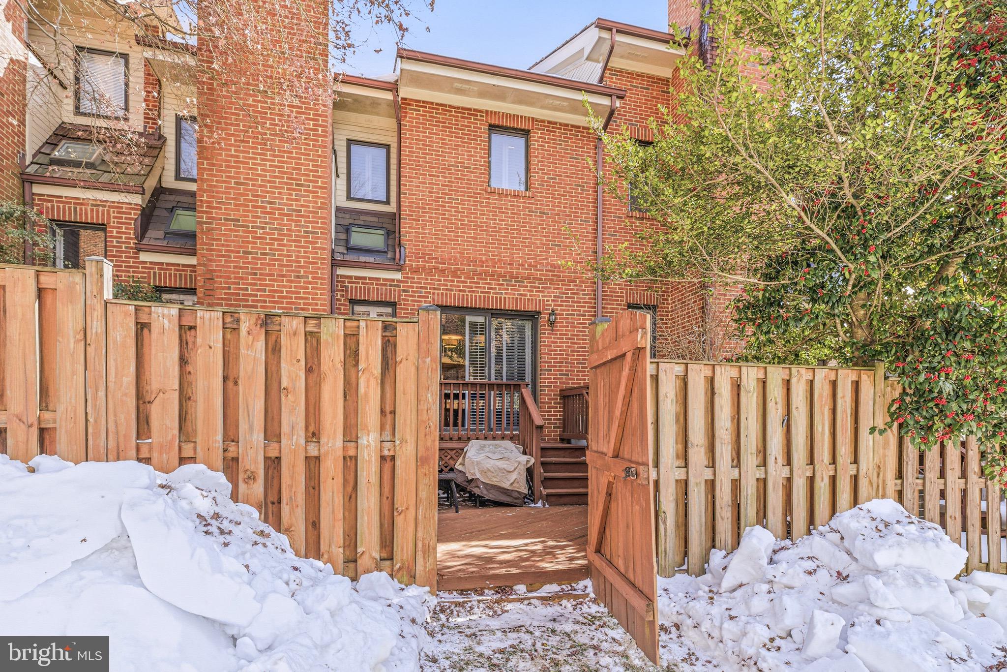 HAMPTONS OF MCLEAN - Residential