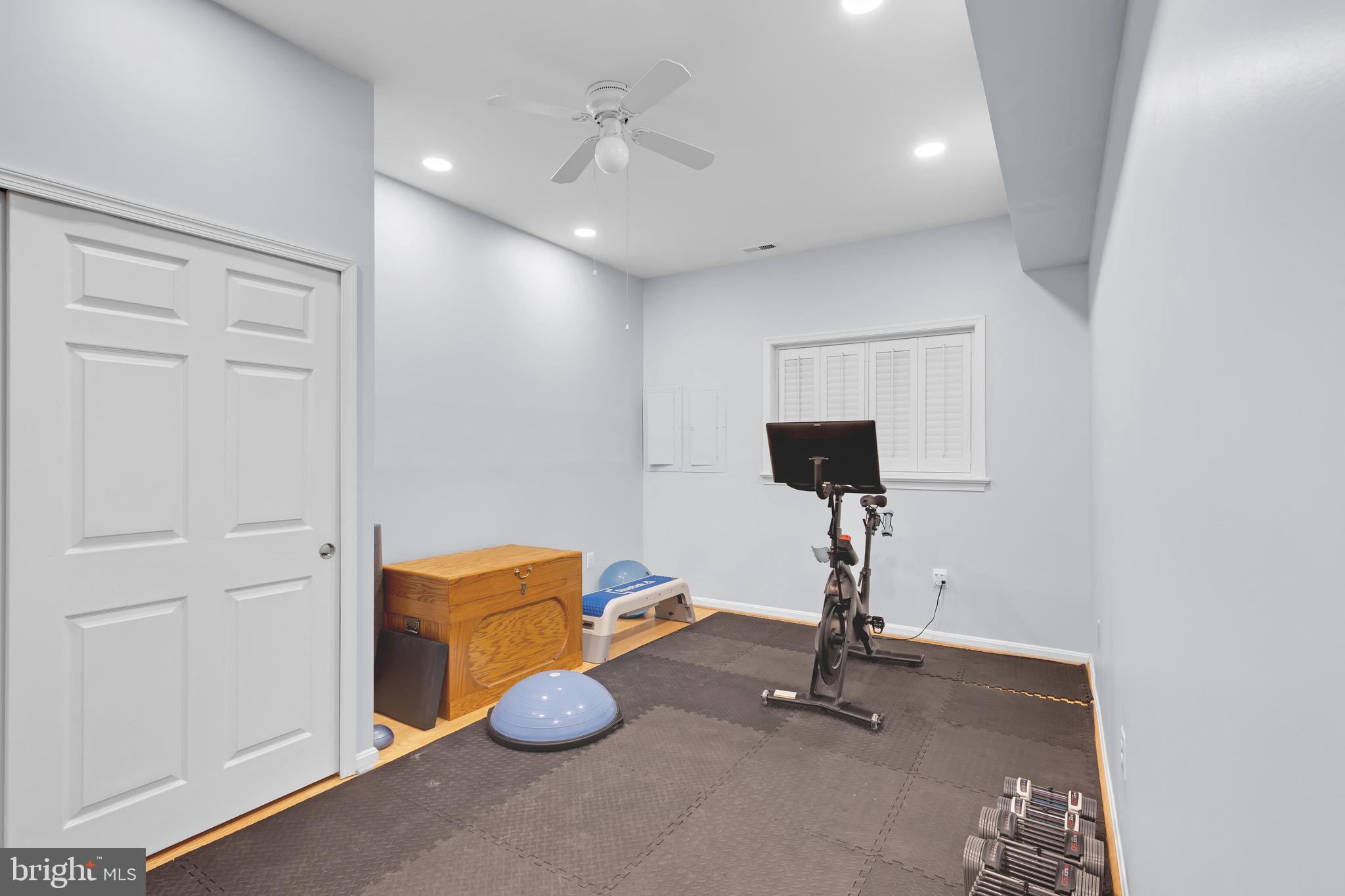 HAMPTONS OF MCLEAN - Residential