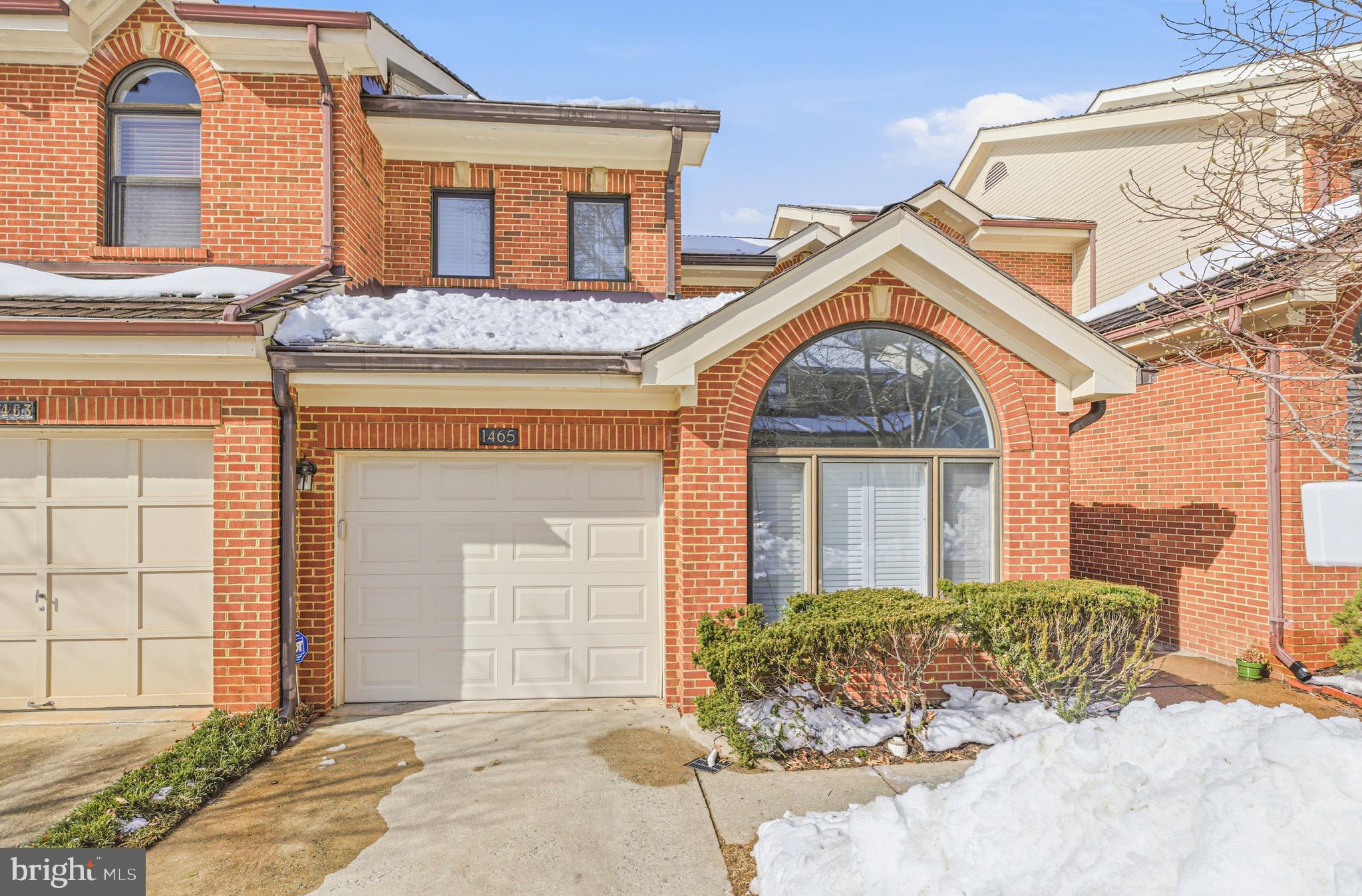 HAMPTONS OF MCLEAN - Residential