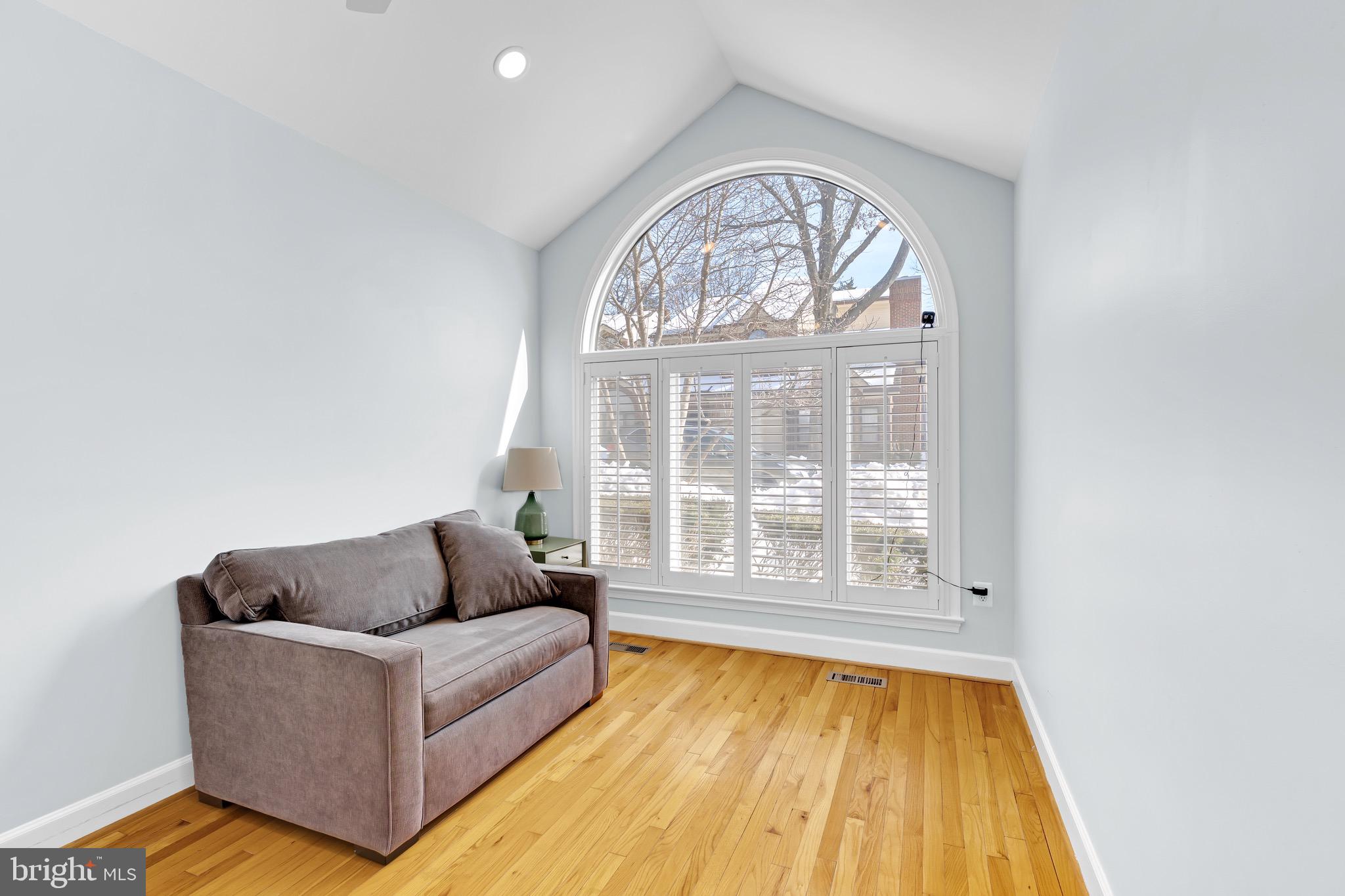 HAMPTONS OF MCLEAN - Residential