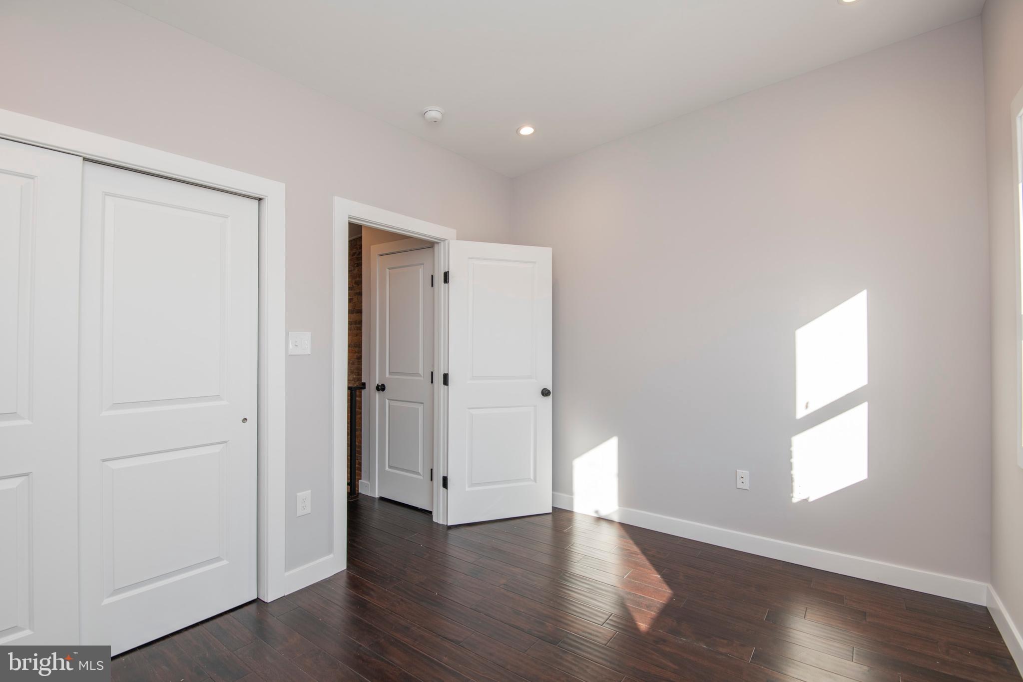 POINT BREEZE - Residential