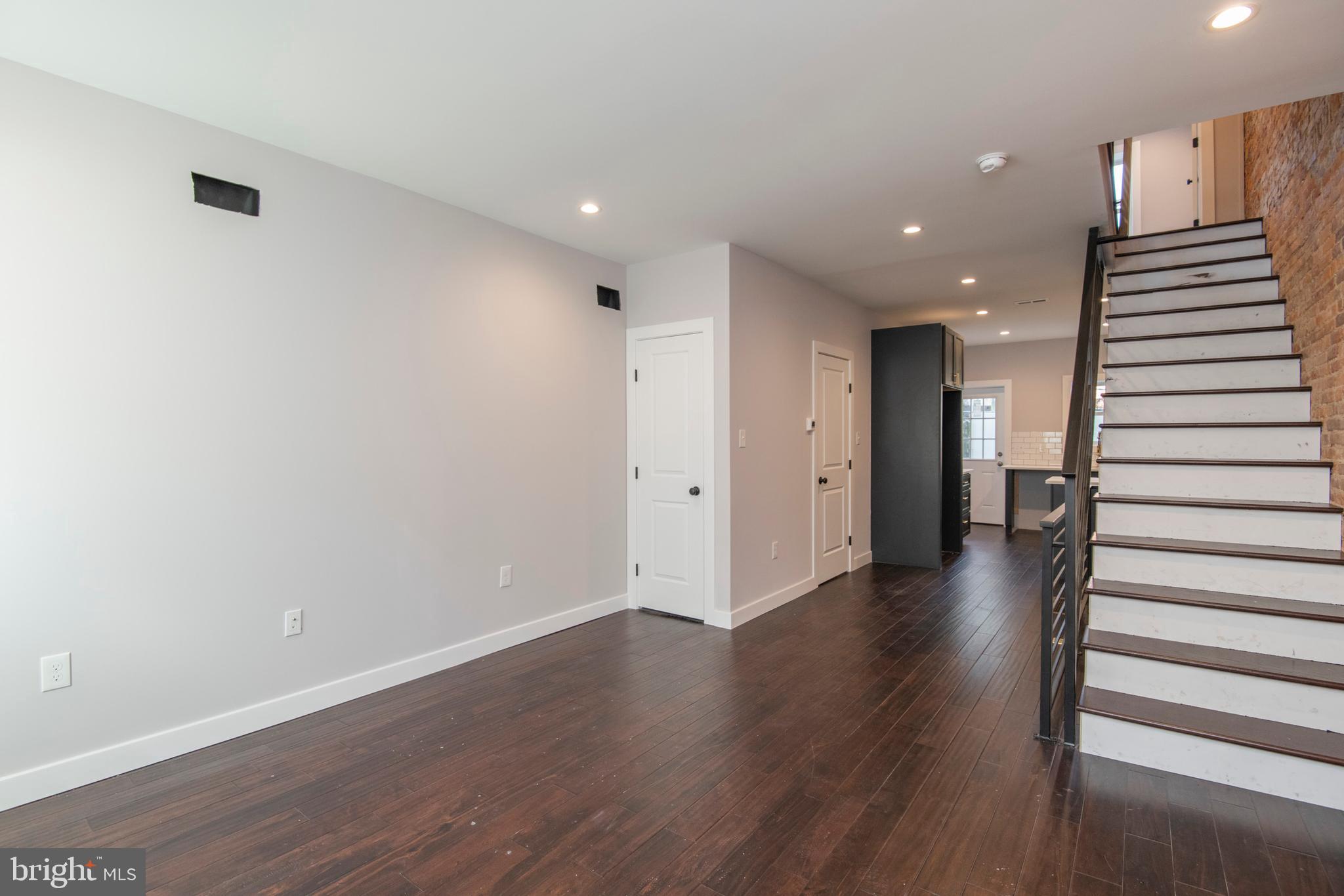 POINT BREEZE - Residential