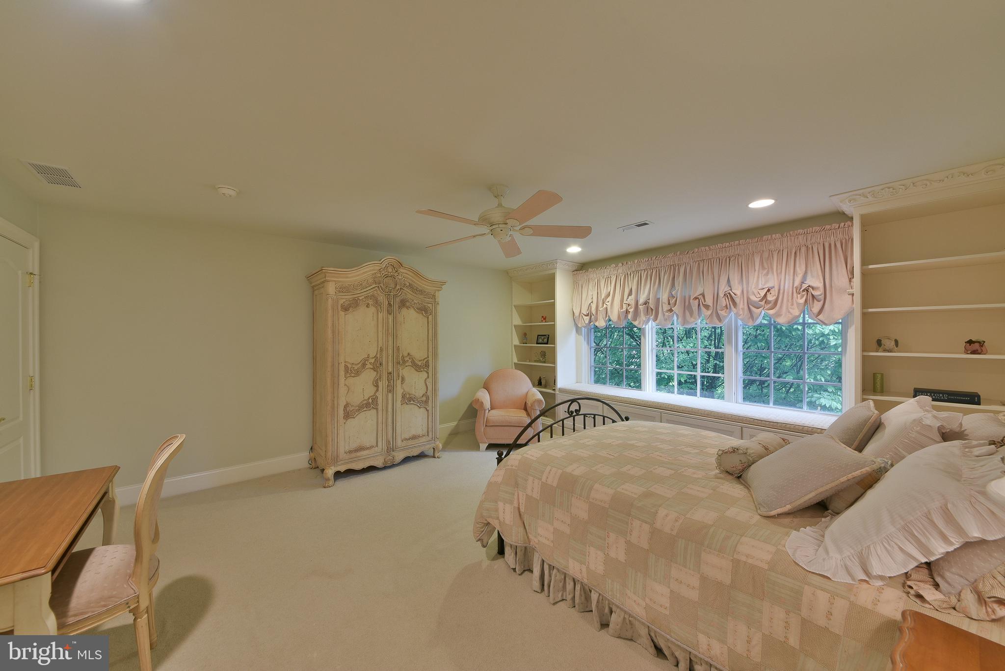 LAMPLIGHTER GLEN - Residential