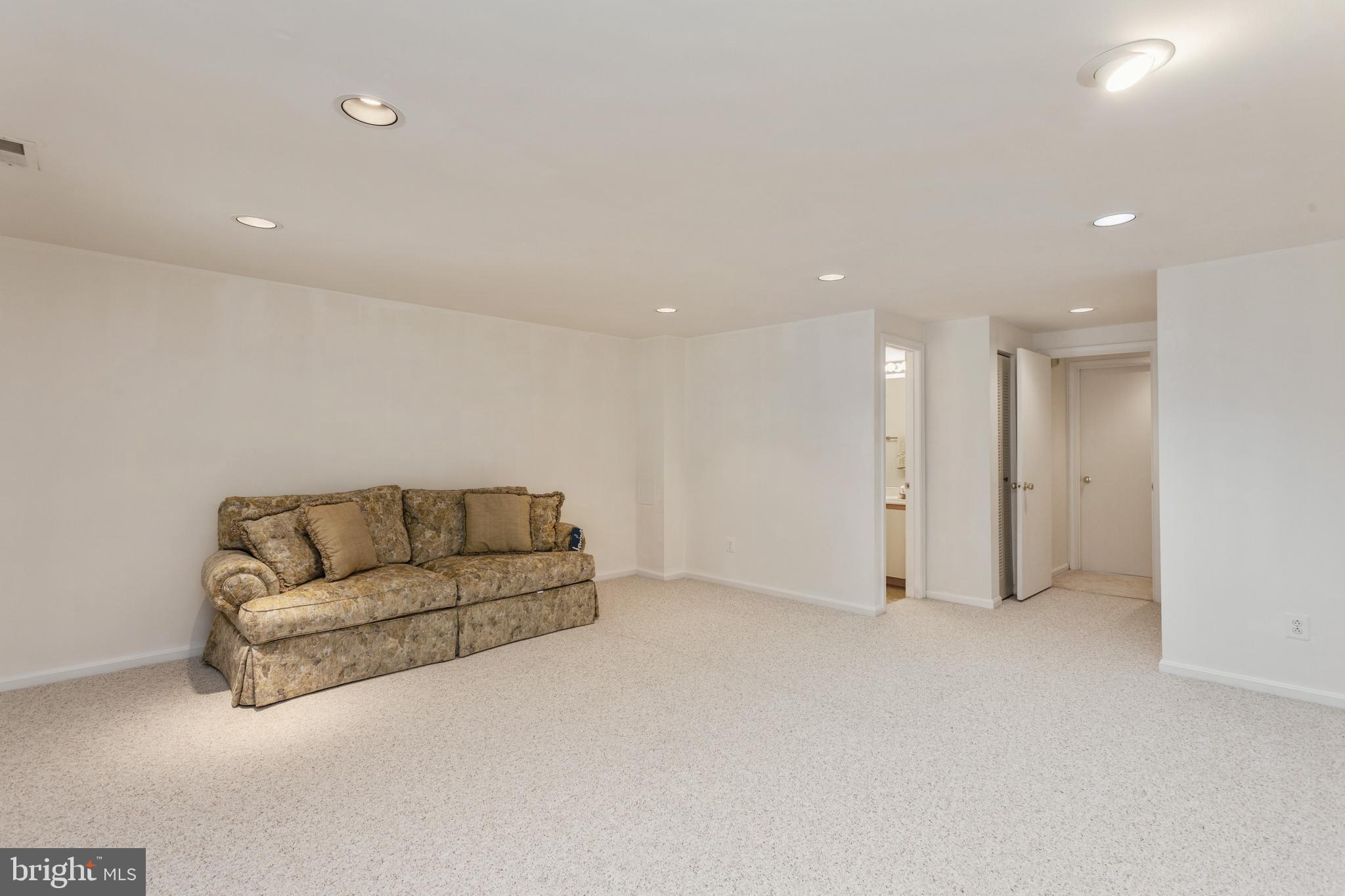 SUFFOLK PLACE - Residential