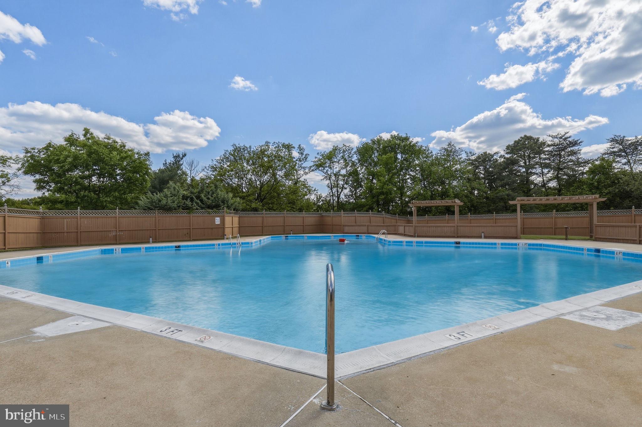 HUNTING RIDGE CONDOMINIUM - Residential