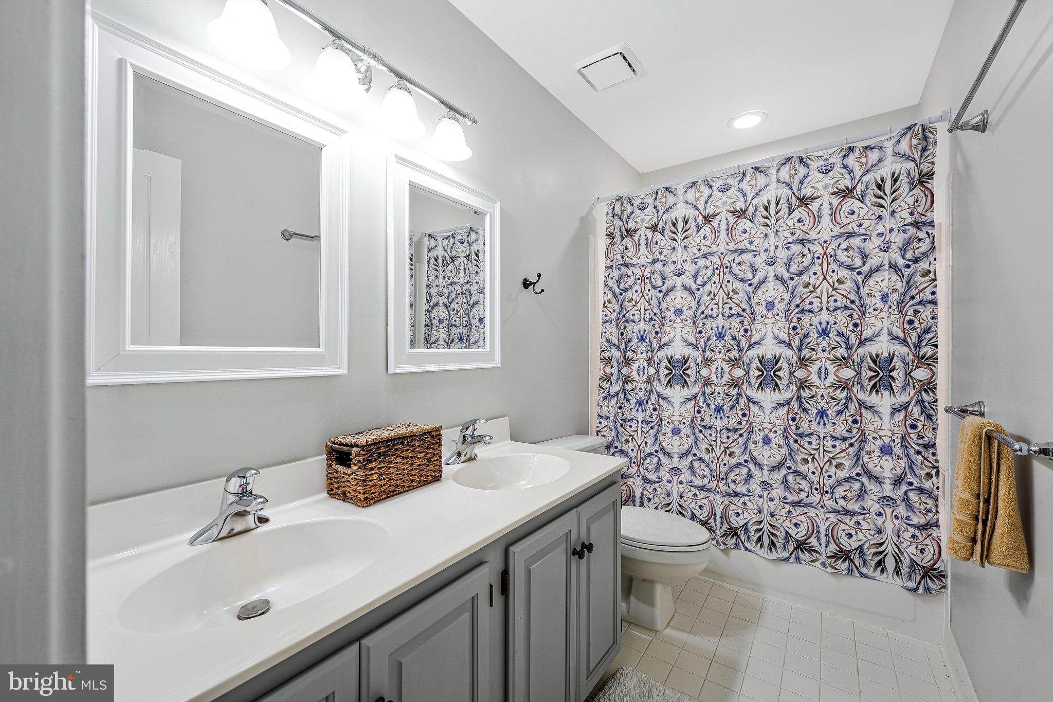 POTOMAC LAKES - Residential