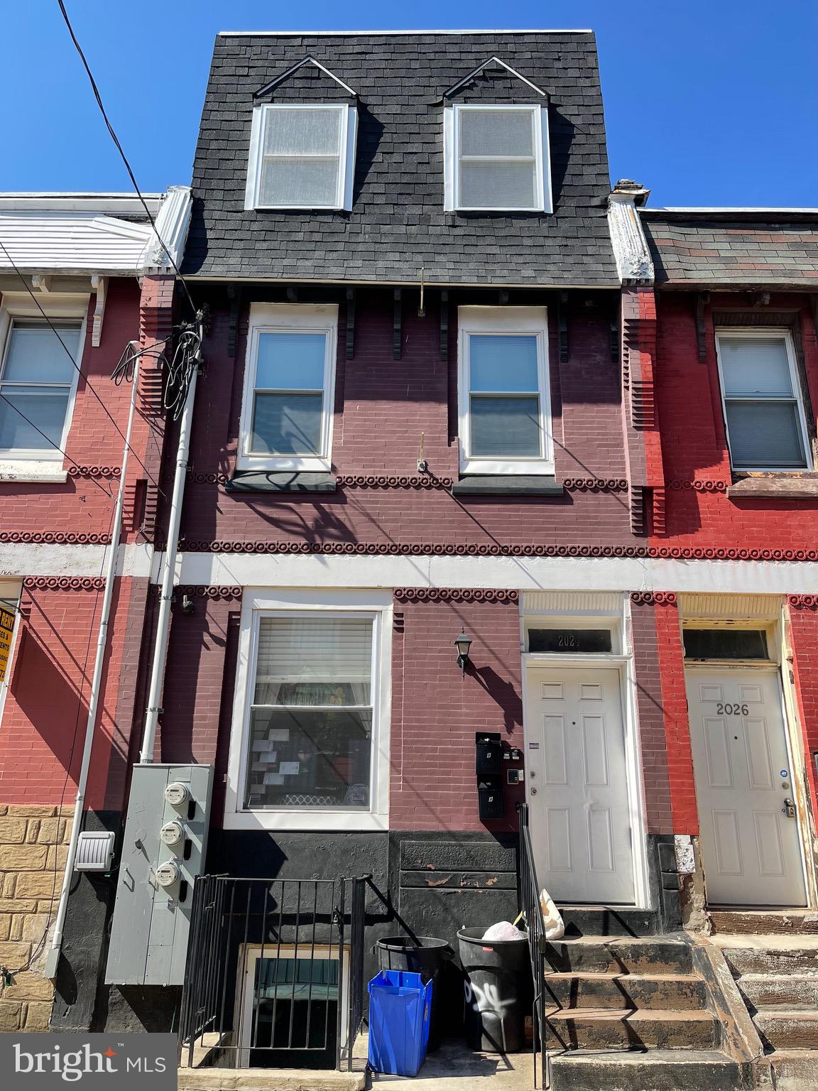 This beautifully maintained 4 bedrooms 2 bathroom bi-level is ideal for students! Located blocks from Temple University main campus. This four bedroom, two bath unit comes with central air, stainless steel appliances, stackable washer/dryer, and ample amount of space to make each tenant feel at home. Close to the campus and public transportation stops, Temple University Fitness, and much more!