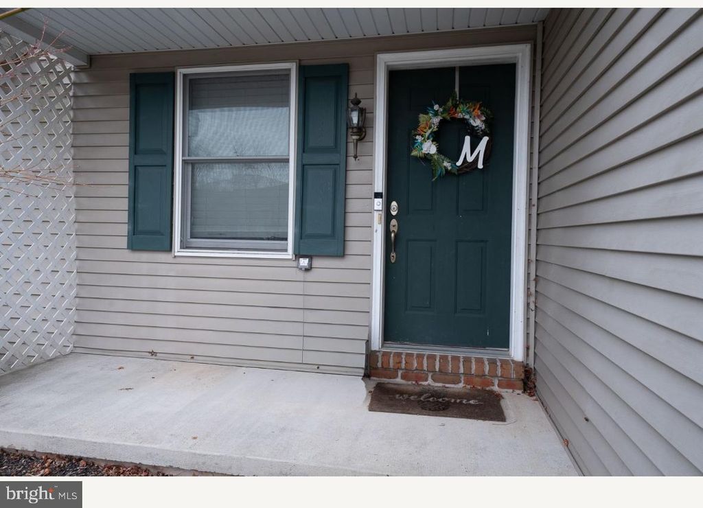 Photo of 14 Parkview Drive, REINHOLDS, PA 17569 (MLS # PALA2080440)