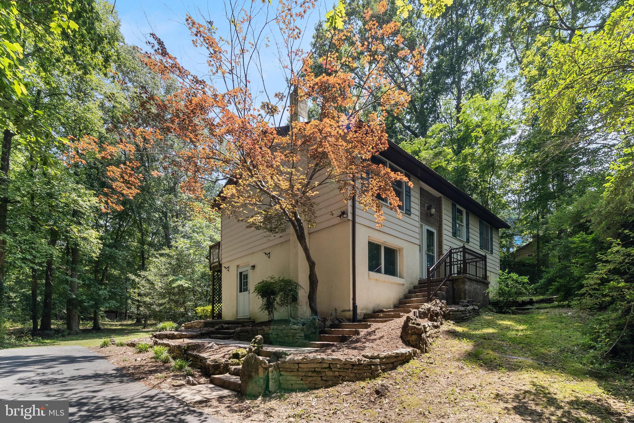 Welcome to your new retreat on Gallant Man Drive in Hollywood, Maryland. This home offers a beautifully manicured yard that provides both charm and exceptional privacy, perfect for enjoying peaceful moments outdoors. Lawn care and trash service are included, making everyday living even more convenient. Inside, the home has been freshly cleaned and features a spacious, flexible layout, ideal for a variety of living arrangements. Located in a prime area, this property offers quick access to all the best attractions.
CREDIT 650+
