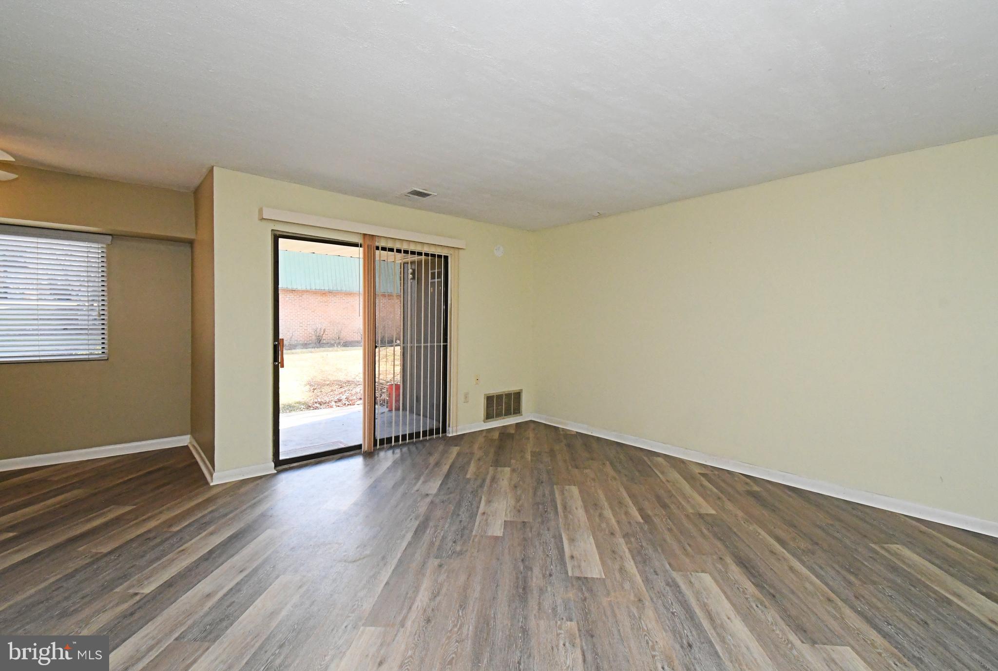 1605 MEADOWVIEW LANE 1605