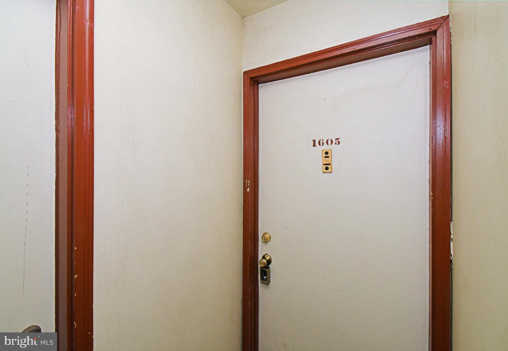 1605 MEADOWVIEW LANE 1605