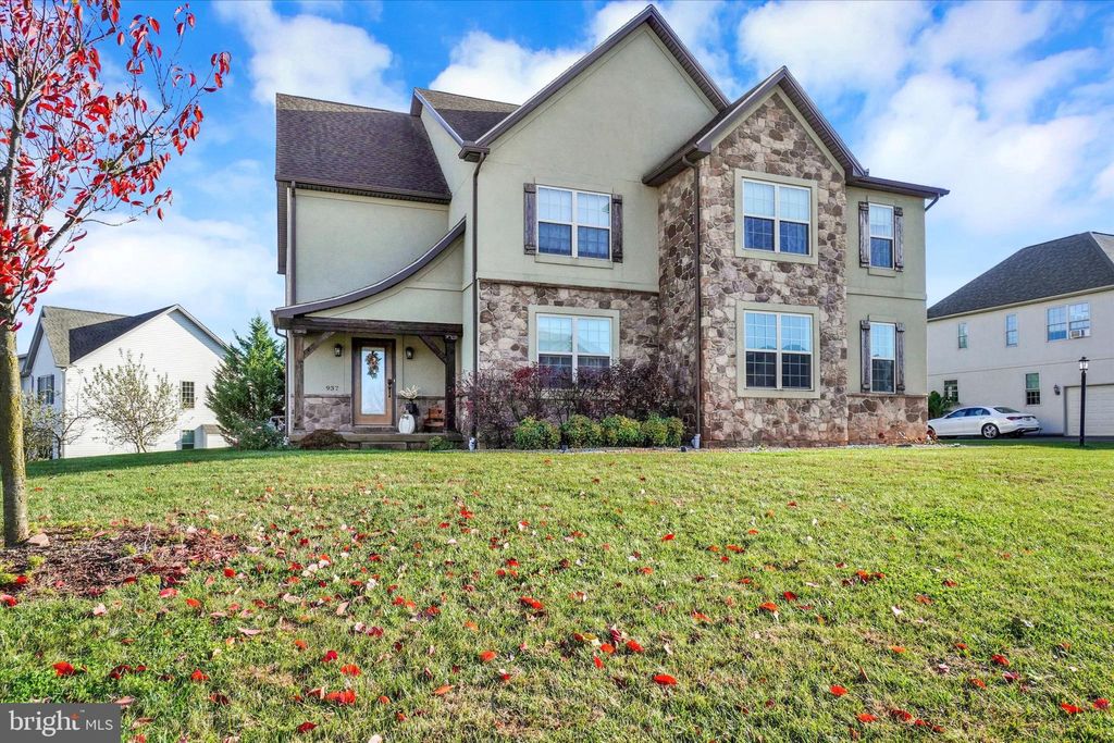 Photo of 937 Wetherburn Drive, YORK, PA 17404 (MLS # PAYK2093010)