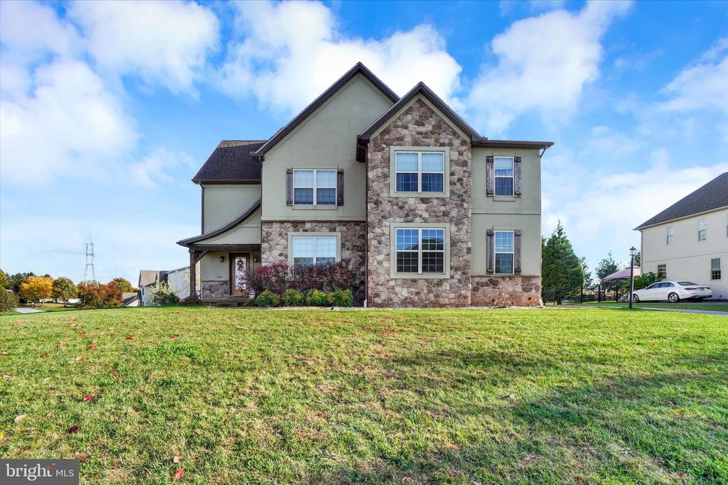 Photo of 937 Wetherburn Drive, YORK, PA 17404 (MLS # PAYK2093010)