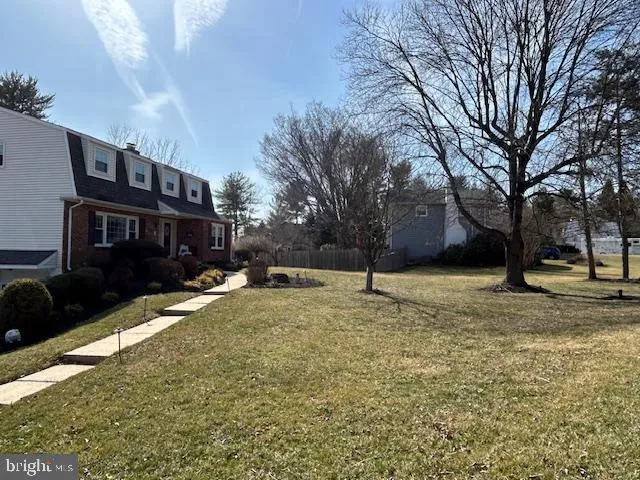 Phoenixville, Pennsylvania 19460, United States, 5 Bedrooms Bedrooms, ,3 BathroomsBathrooms,Residential,Pending,89727