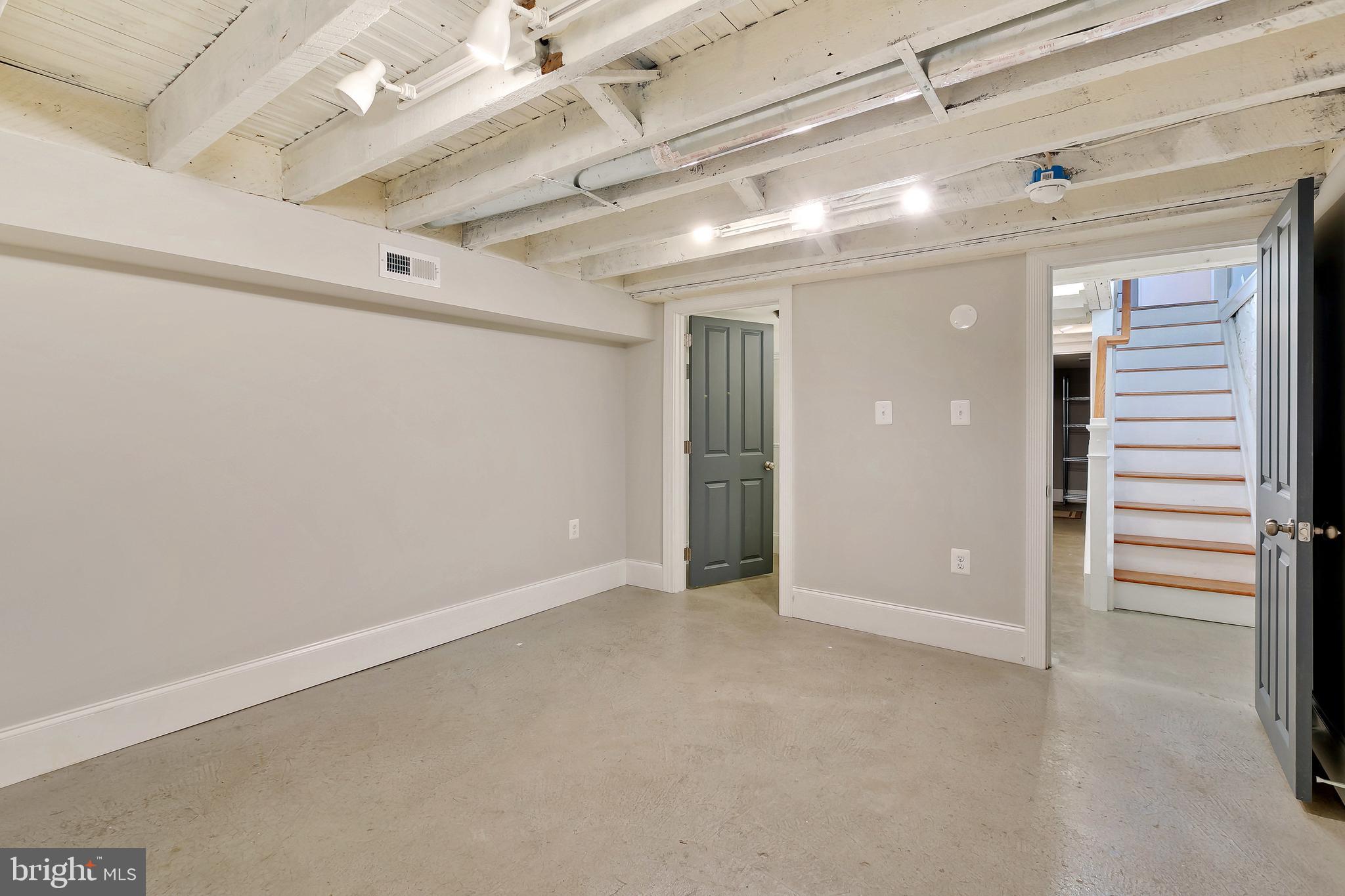 LOCUST POINT - Residential