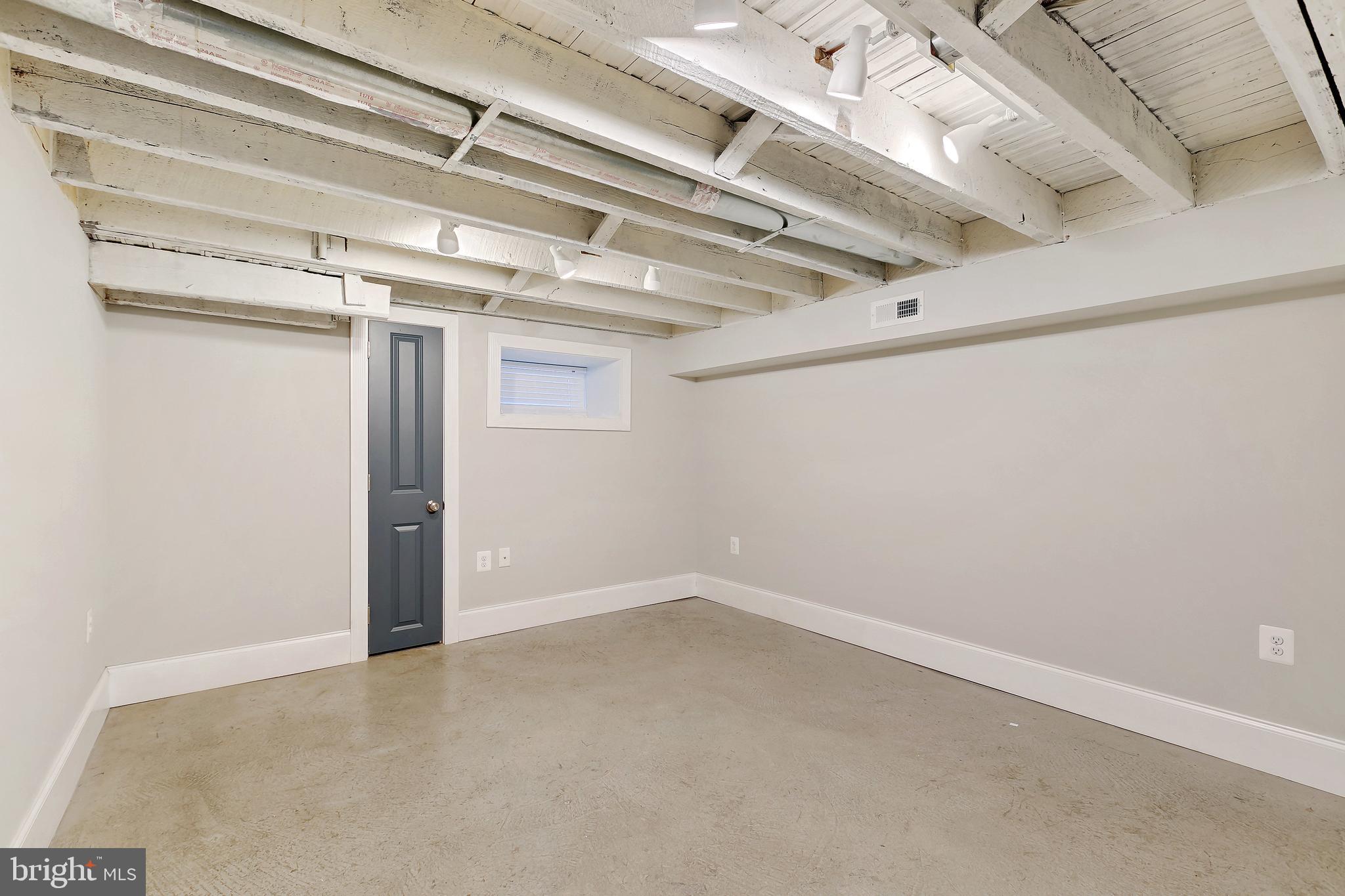 LOCUST POINT - Residential