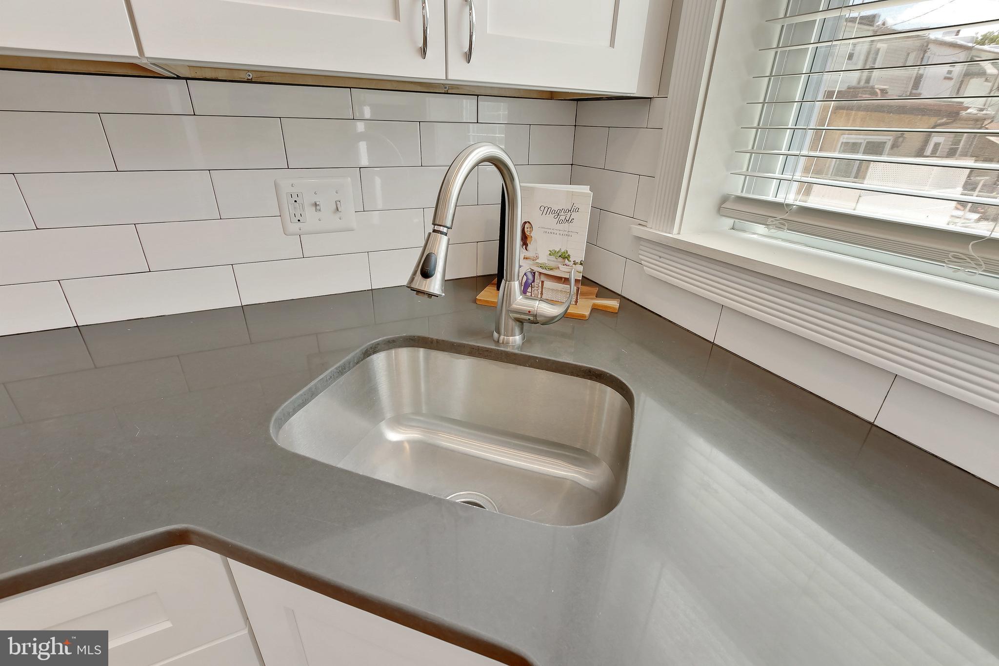 LOCUST POINT - Residential