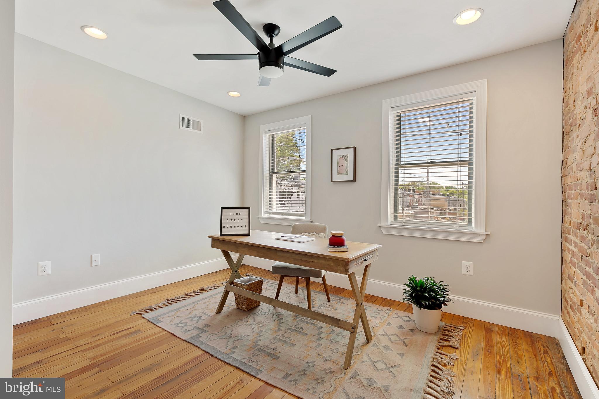 LOCUST POINT - Residential