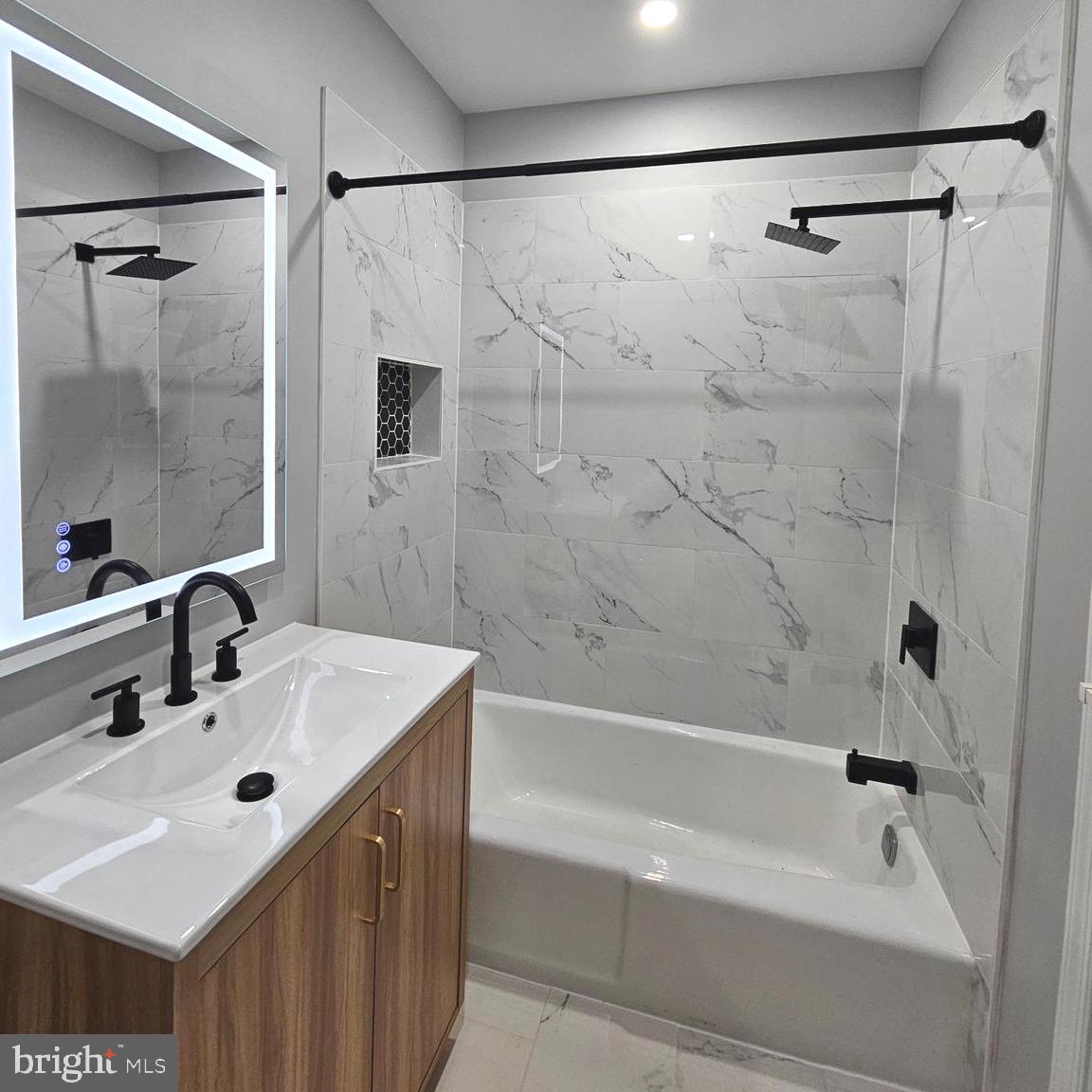 LEEWOOD - Residential Lease